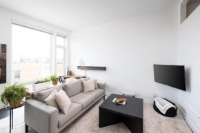 Flexhome Skywalk to Fiserv 1BR Apt U1